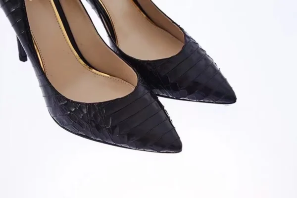 JY Black Swan - Image 3